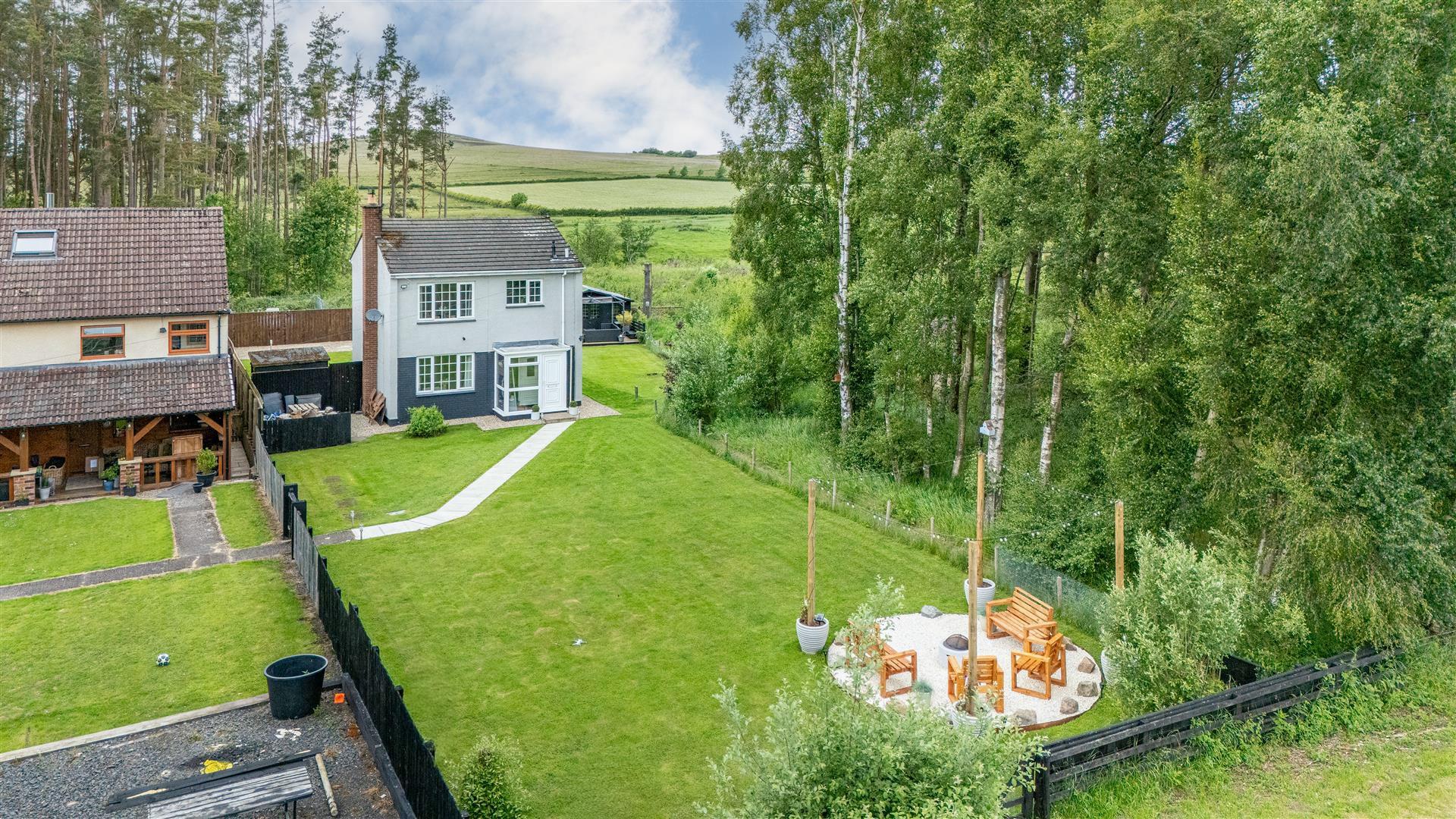 3 bedroom Detached house Under Offer