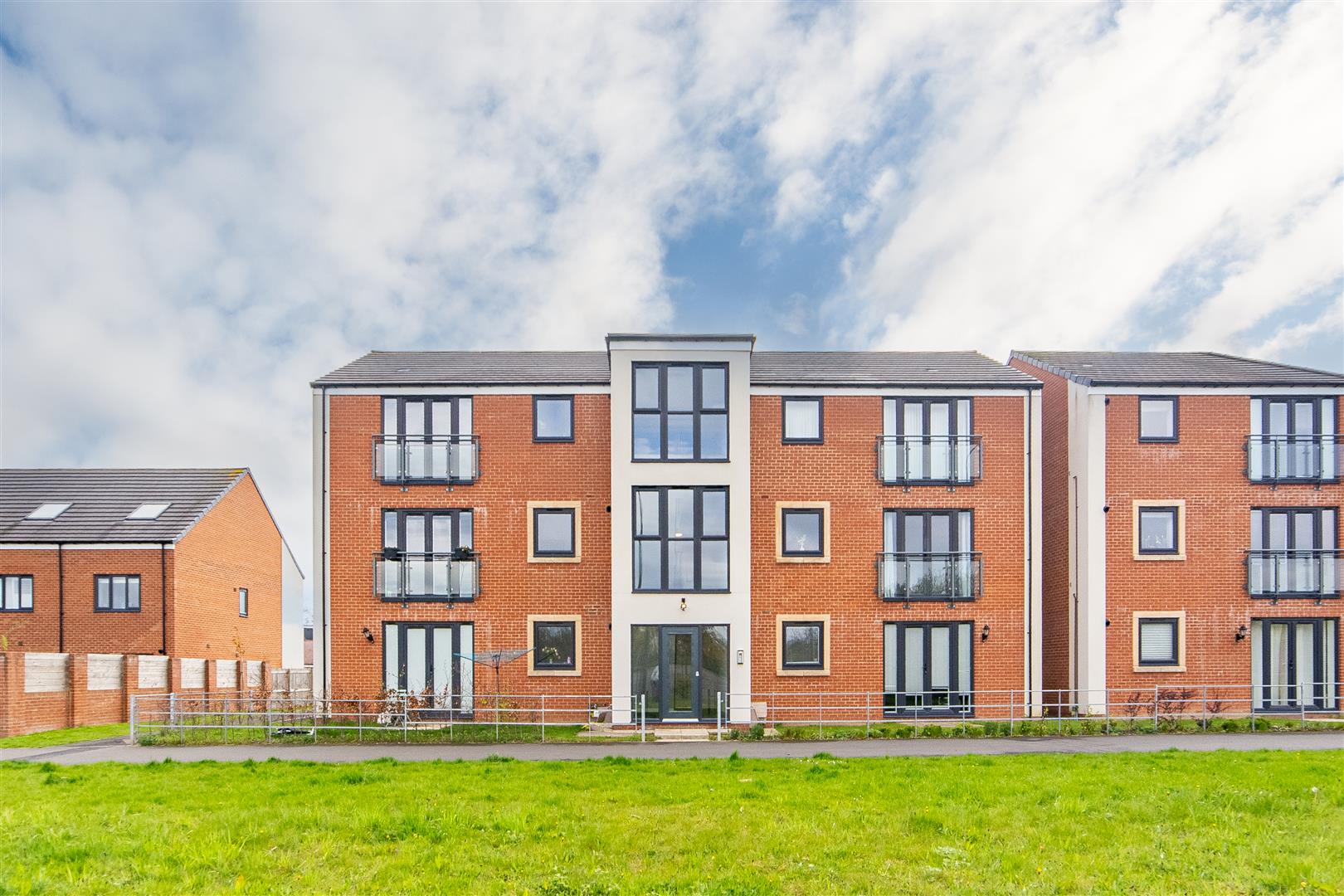 2 bedroom Apartment For Sale