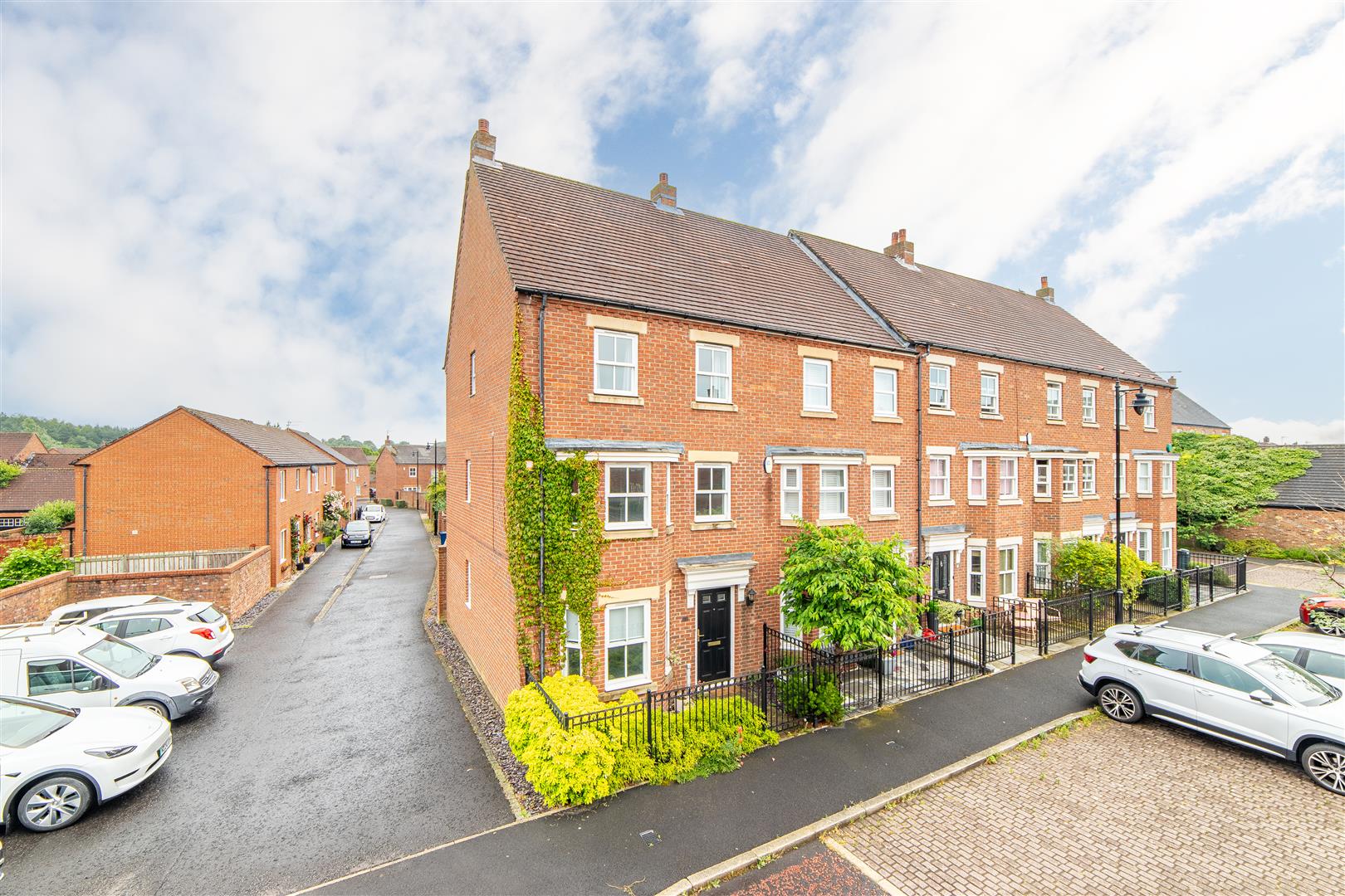 4 bedroom Town house For Sale