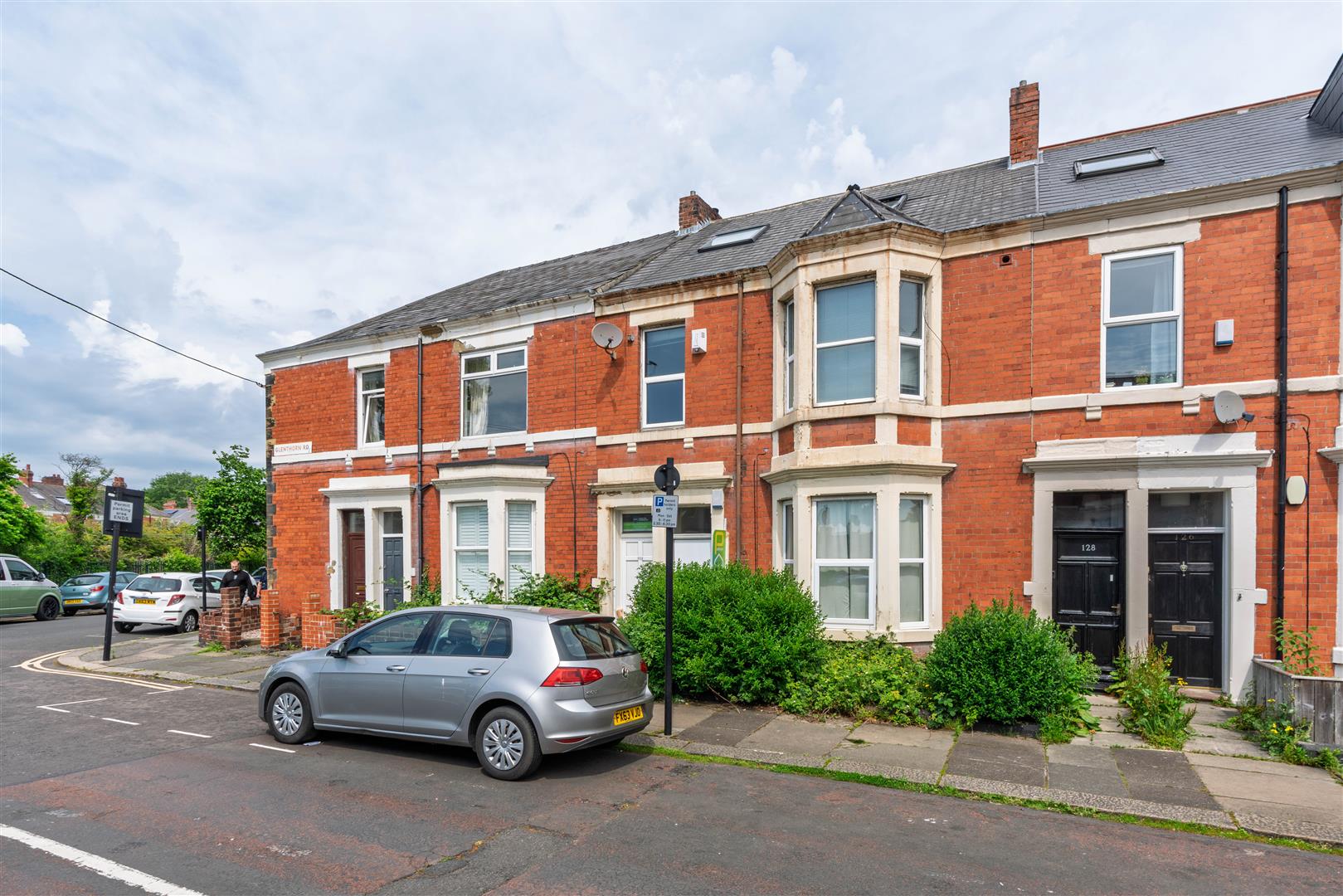 2 bedroom Flat For Sale