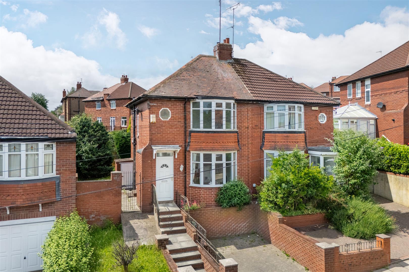 2 bedroom Semi-detached house Under Offer