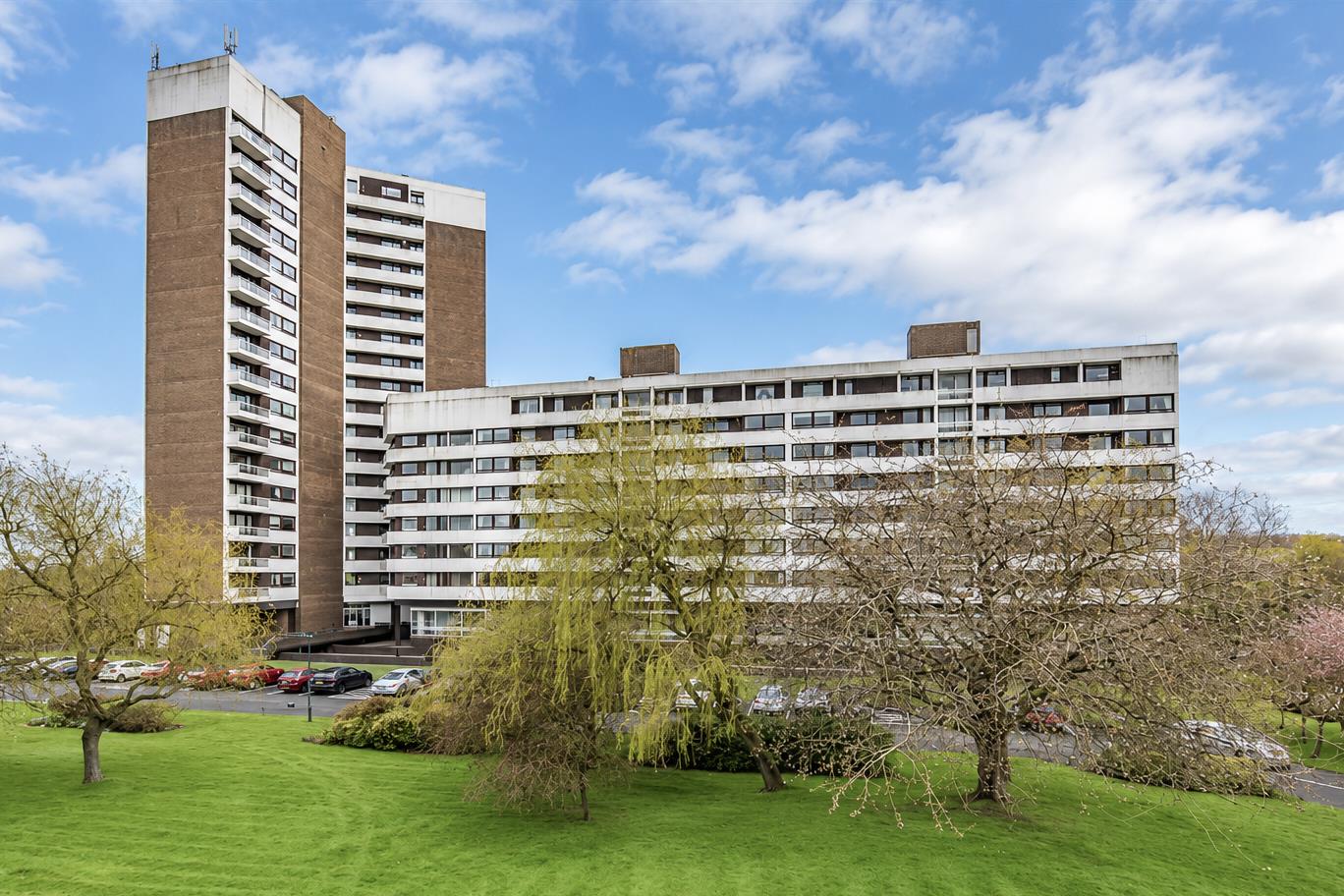 3 bedroom Apartment For Sale