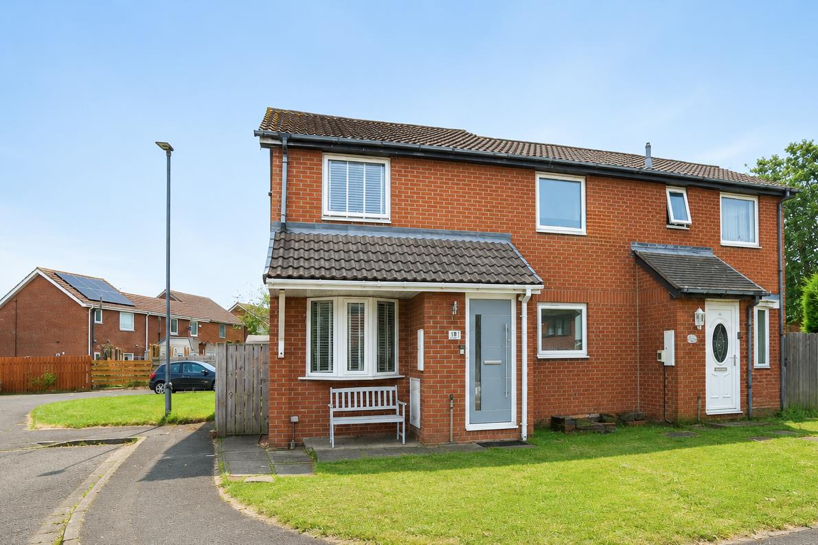 1 bedroom Semi-detached house Under Offer