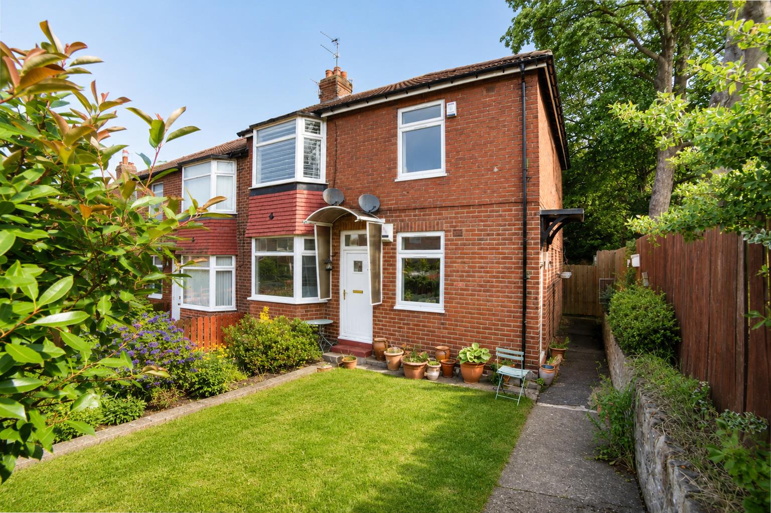 2 bedroom Flat For Sale