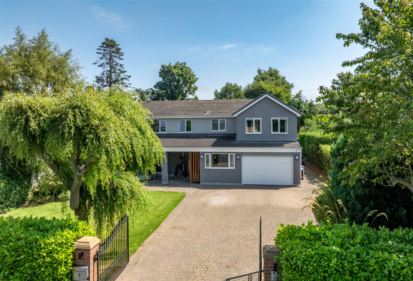 4 bedroom Detached house Under Offer