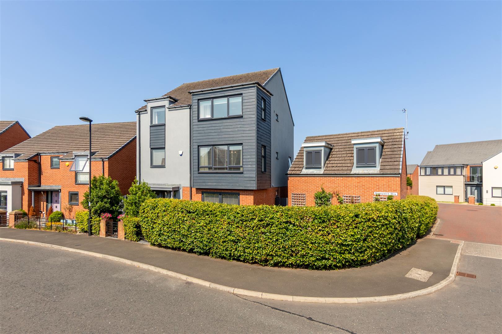 5 bedroom Town house For Sale