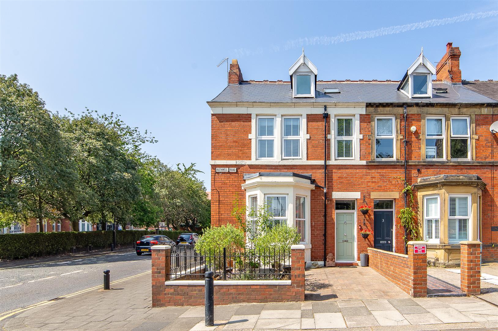 5 bedroom End of terrace house For Sale