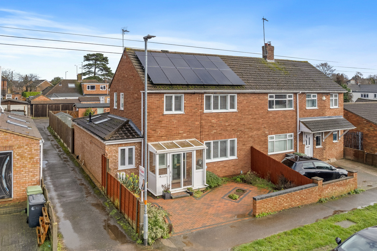 3 bedroom Semi-detached house For Sale