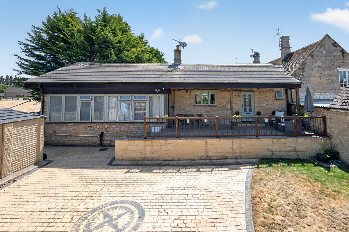 2 bedroom Cottage For Sale
