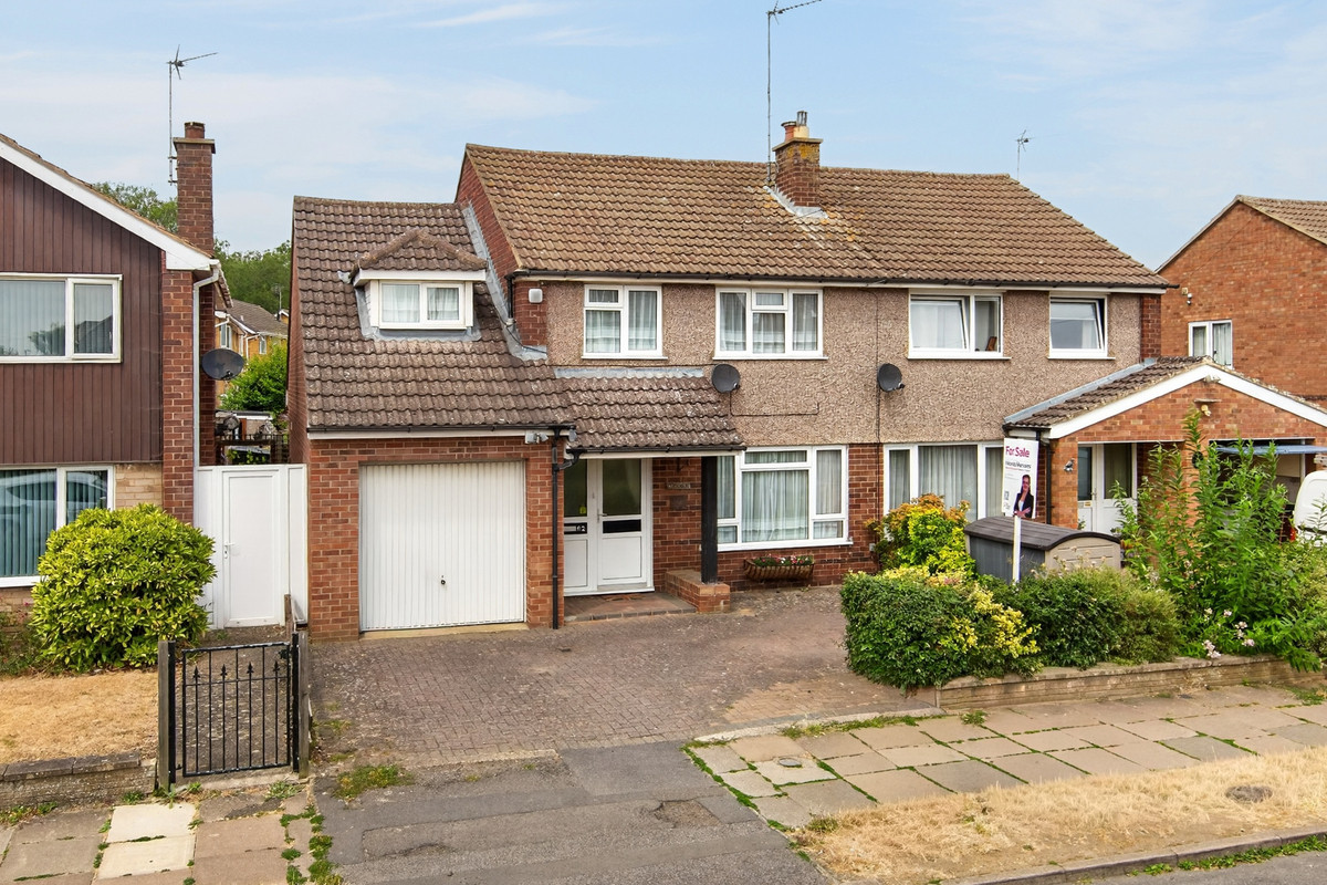 4 bedroom Semi-detached house For Sale