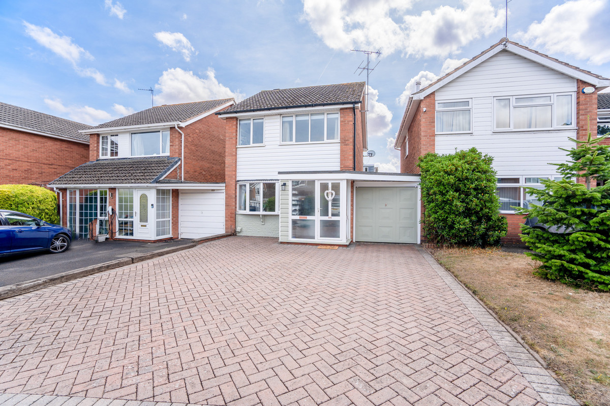 3 bedroom Detached house For Sale