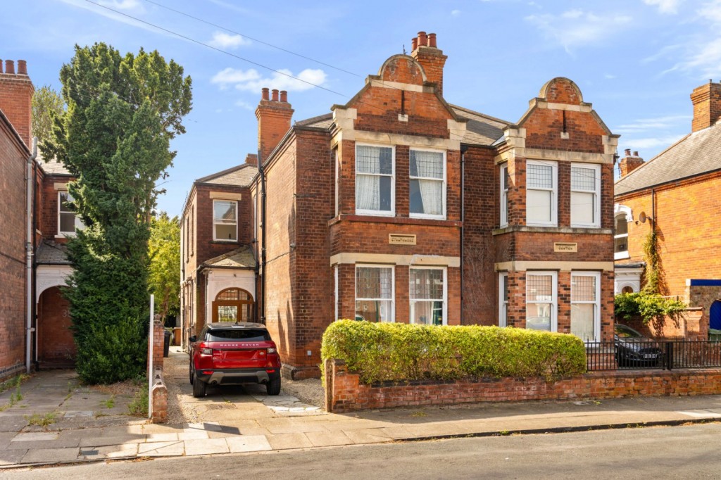 4 bedroom Semi-detached house For Sale