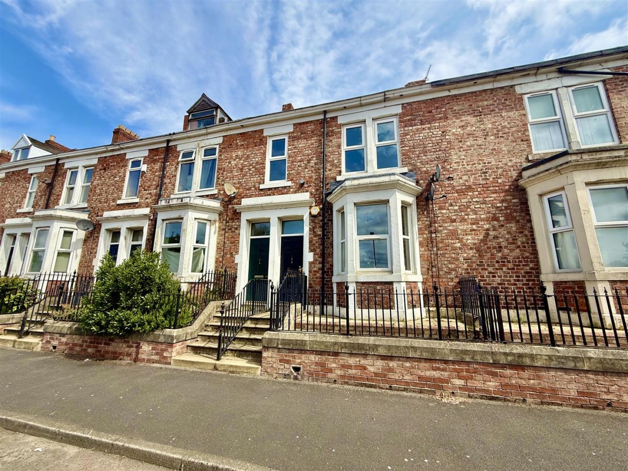 3 bedroom Flat share For Sale