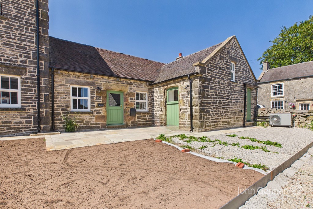 2 bedroom Semi-detached house For Sale