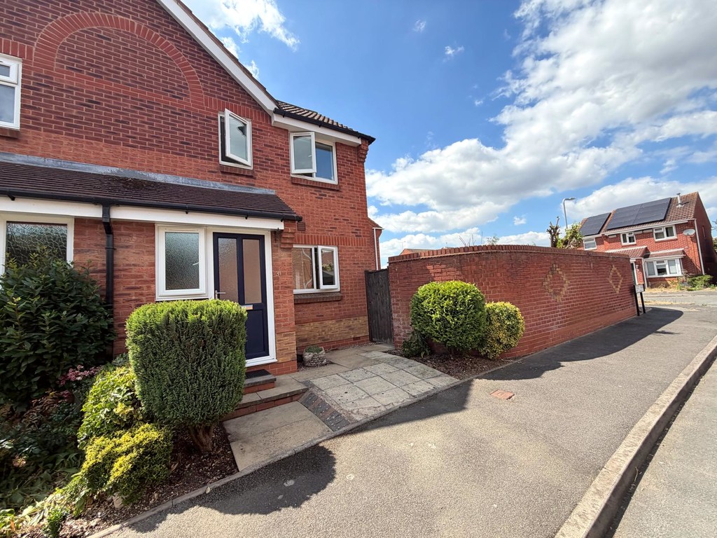1 bedroom Semi-detached house To Let