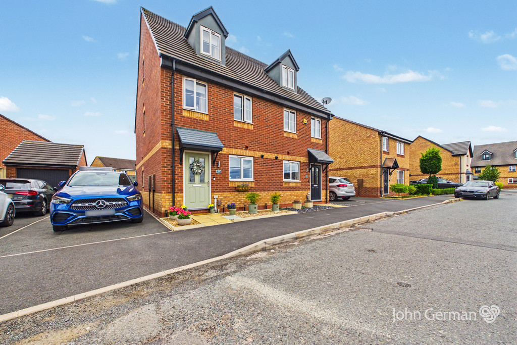 3 bedroom Semi-detached house For Sale