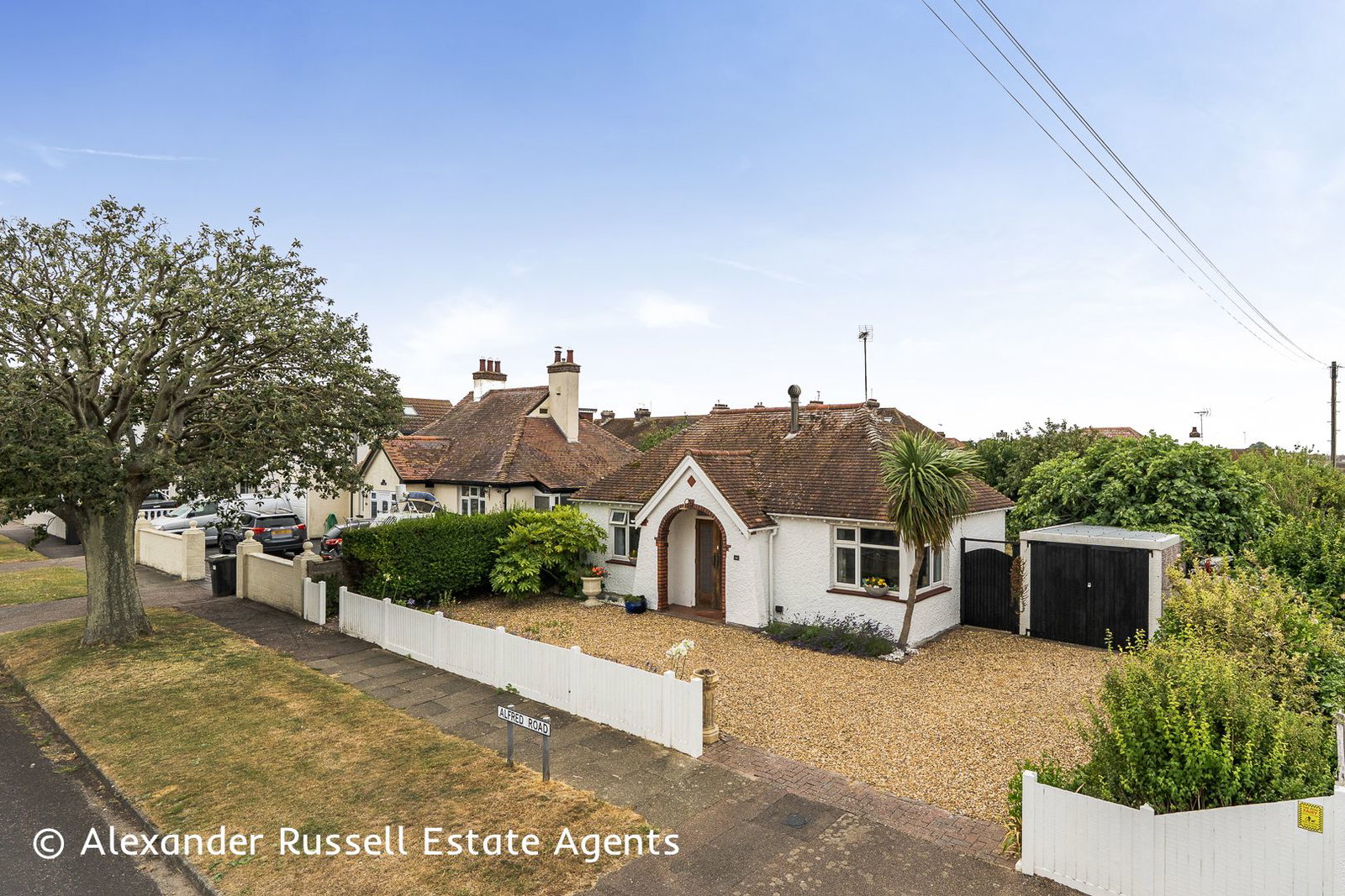 3 bedroom Detached bungalow For Sale