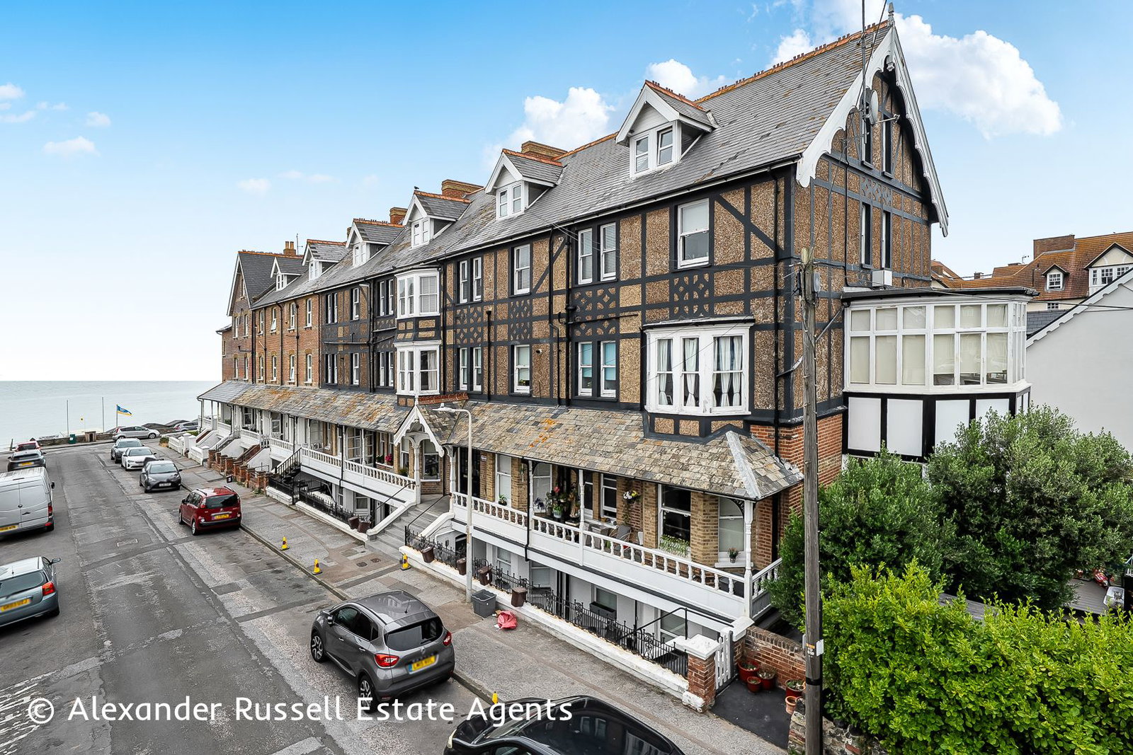 5 bedroom Apartment For Sale