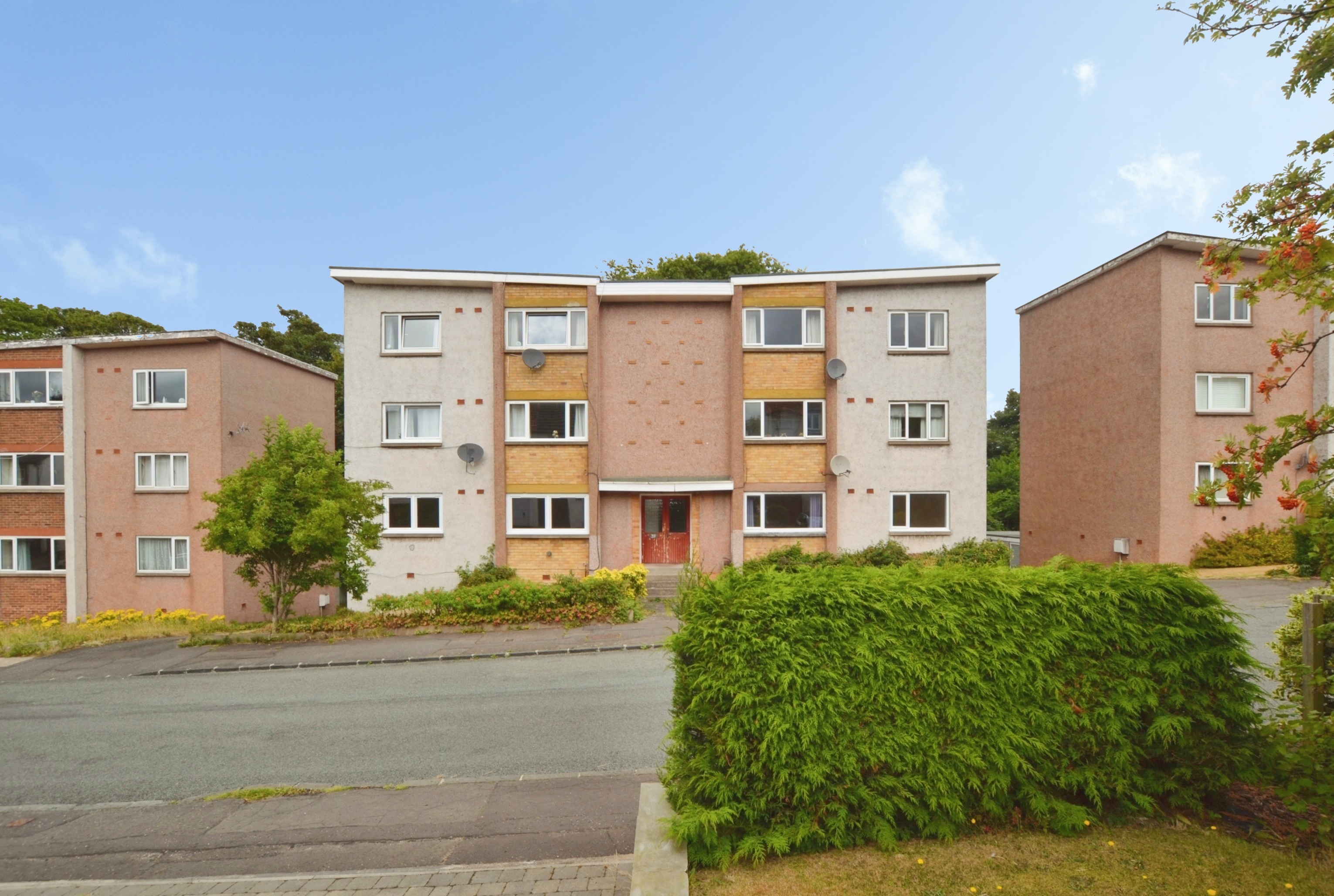 2 bedroom Flat To Let