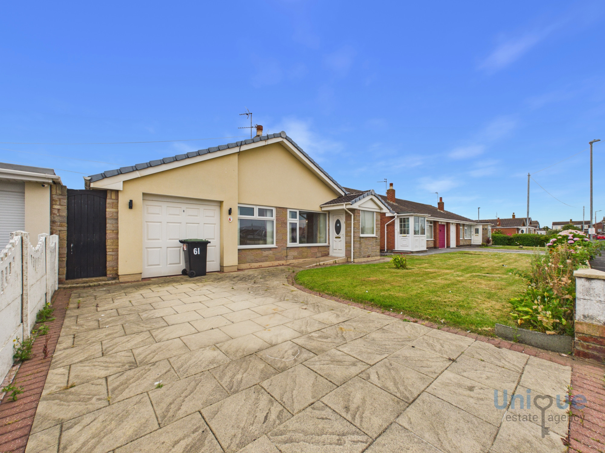 2 bedroom Detached house Under Offer