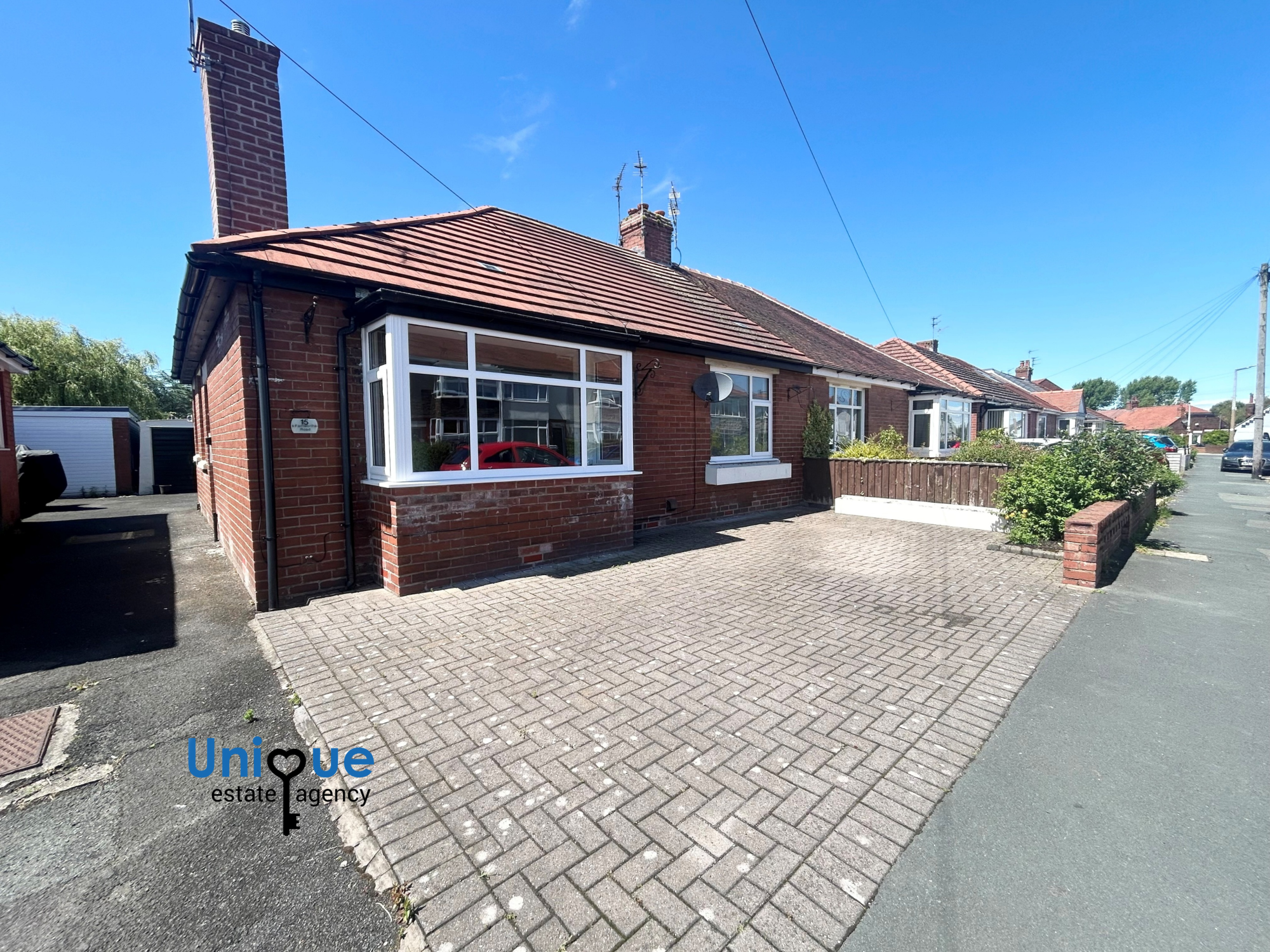 3 bedroom Semi-detached house To Let