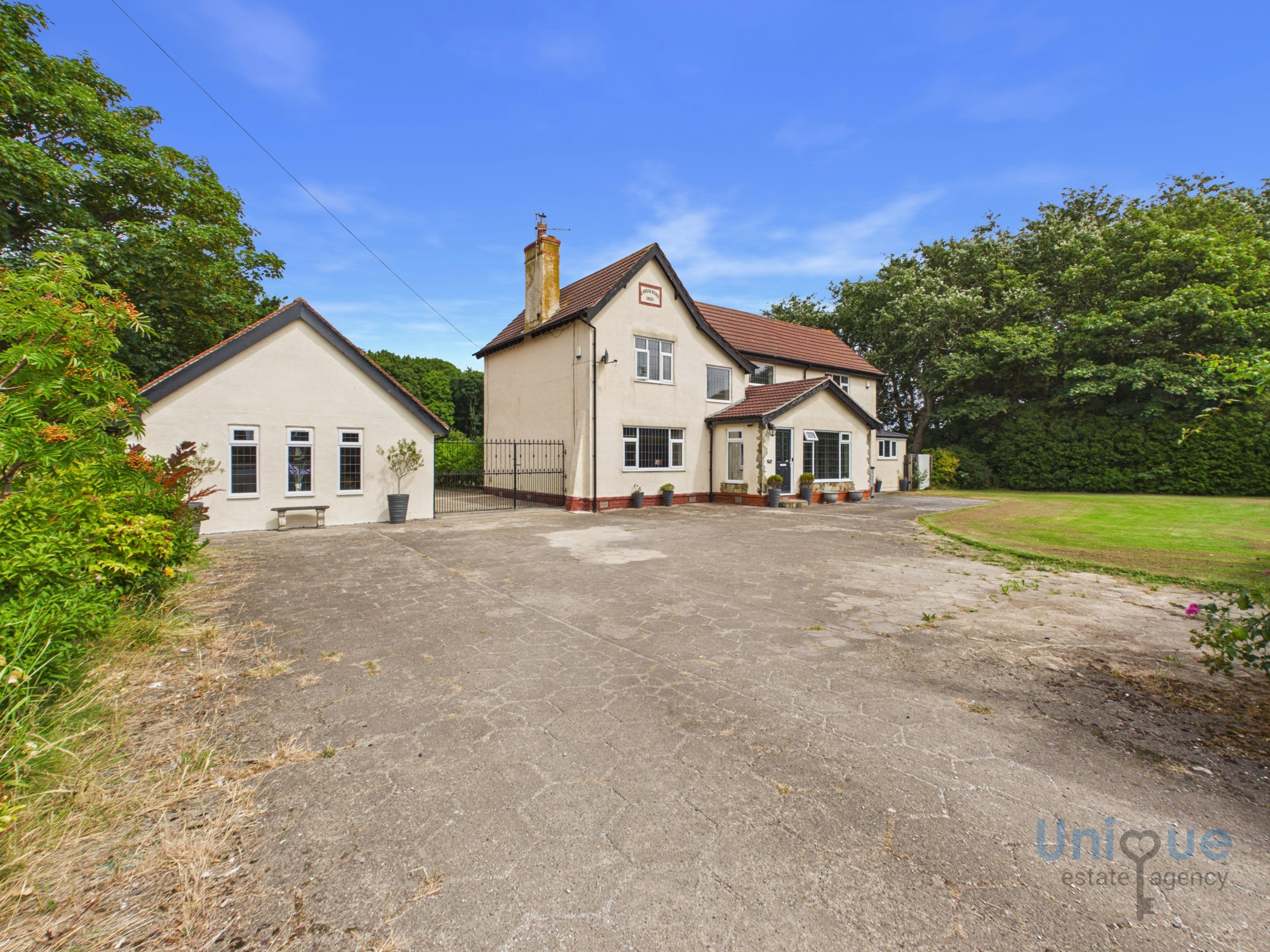 6 bedroom Detached house For Sale