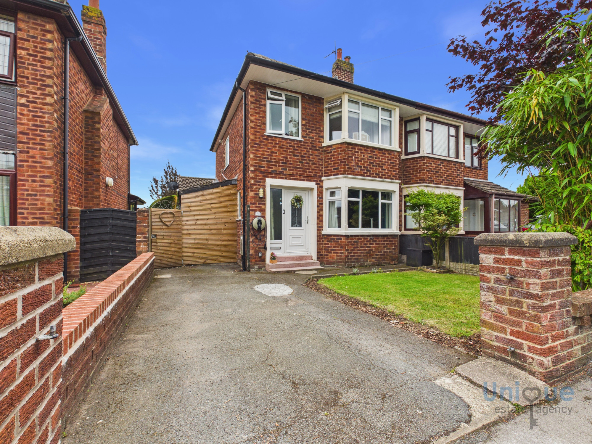 4 bedroom Semi-detached house For Sale