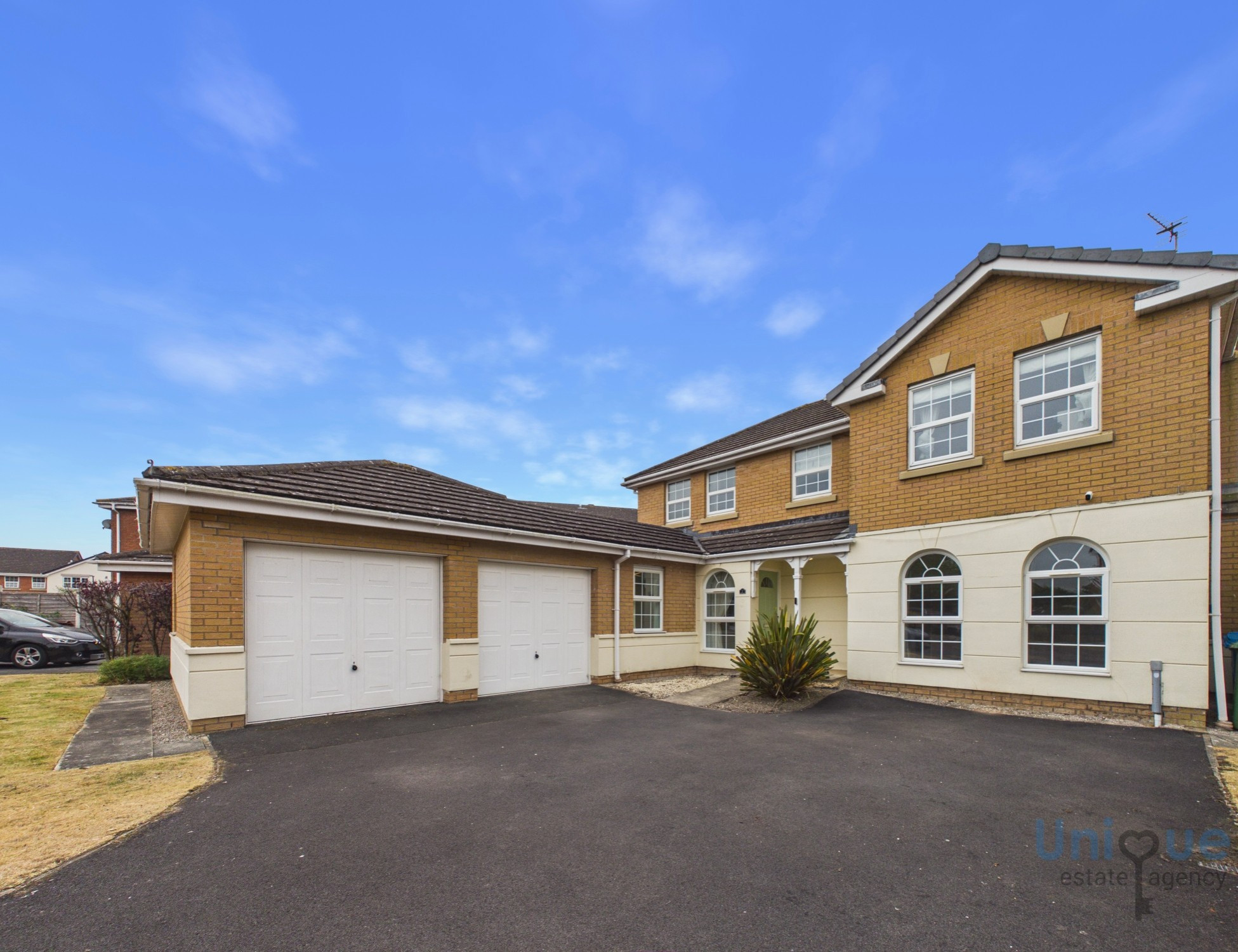 4 bedroom Detached house Under Offer