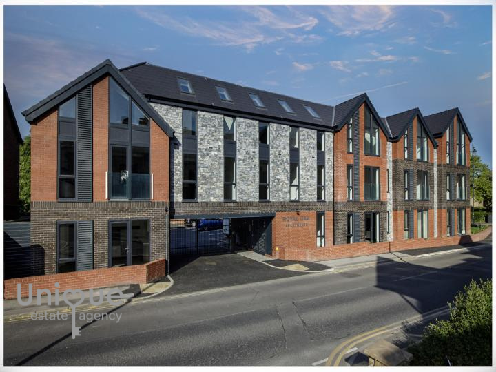 2 bedroom Flat share To Let