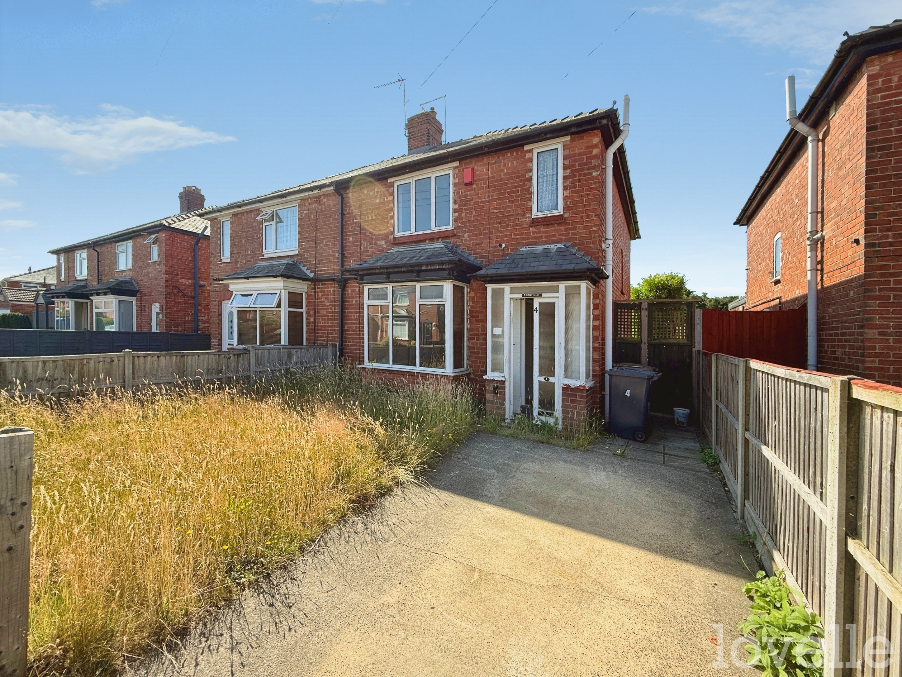 3 bedroom Semi-detached house For Sale