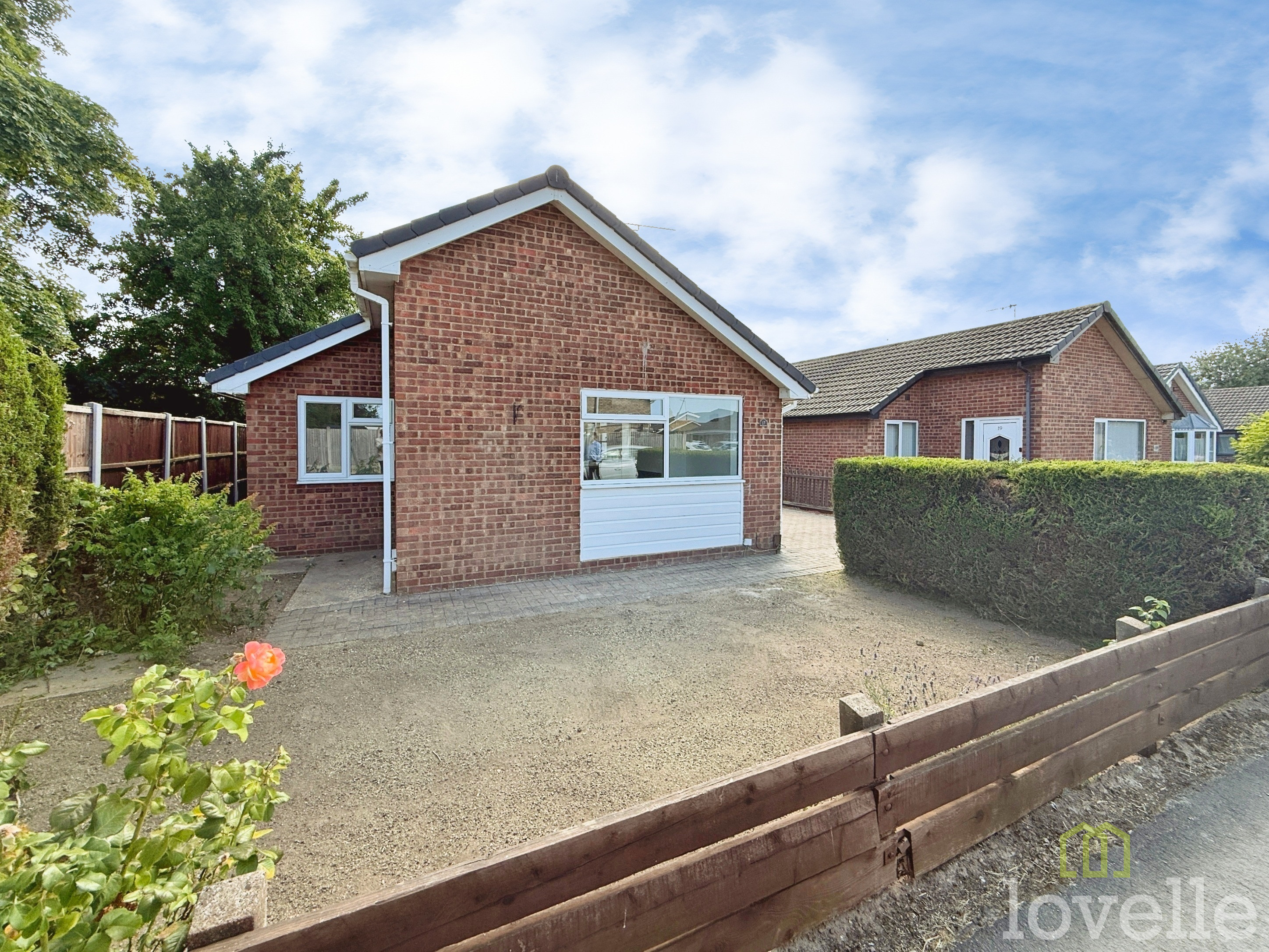 3 bedroom Detached bungalow To Let