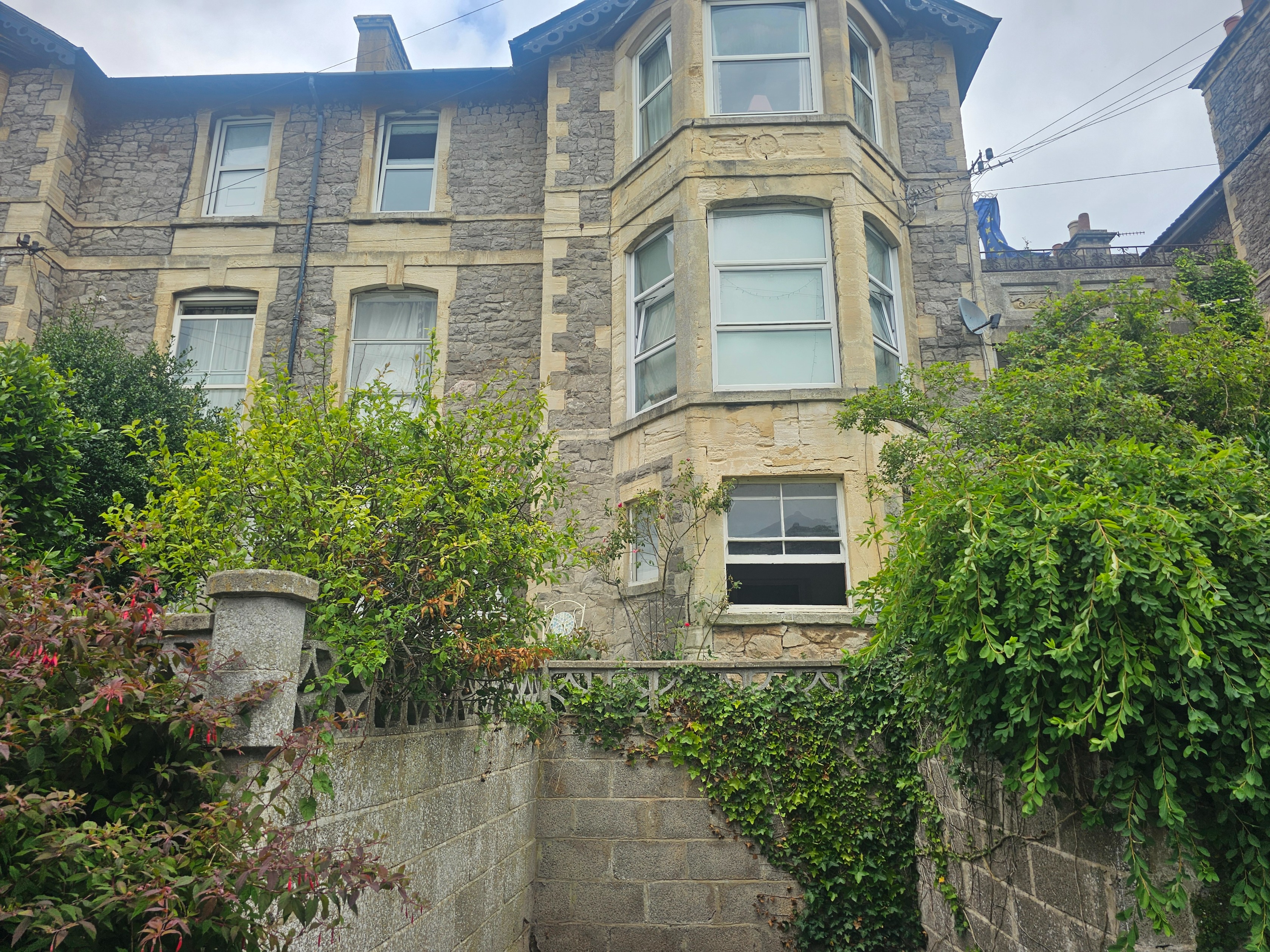 2 bedroom Flat To Let
