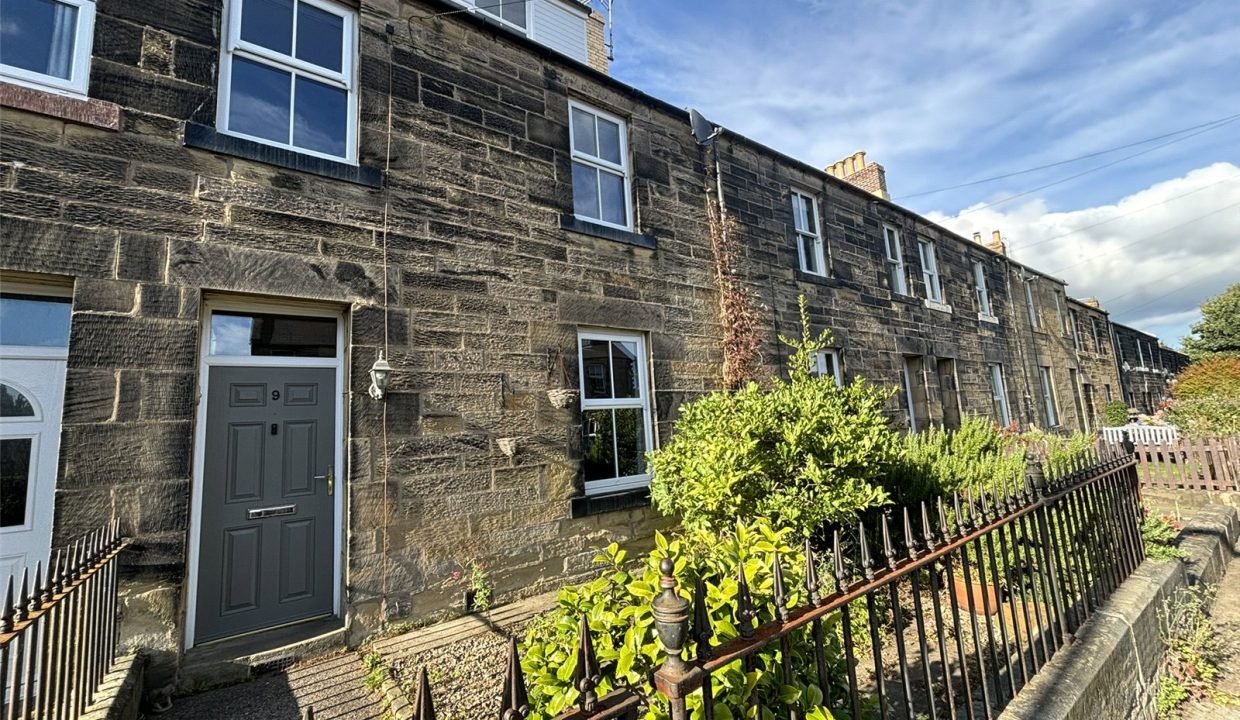 4 bedroom Terraced House To Let