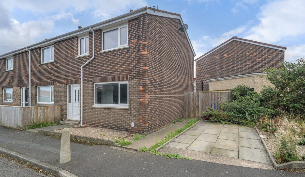  End of terrace house For Sale