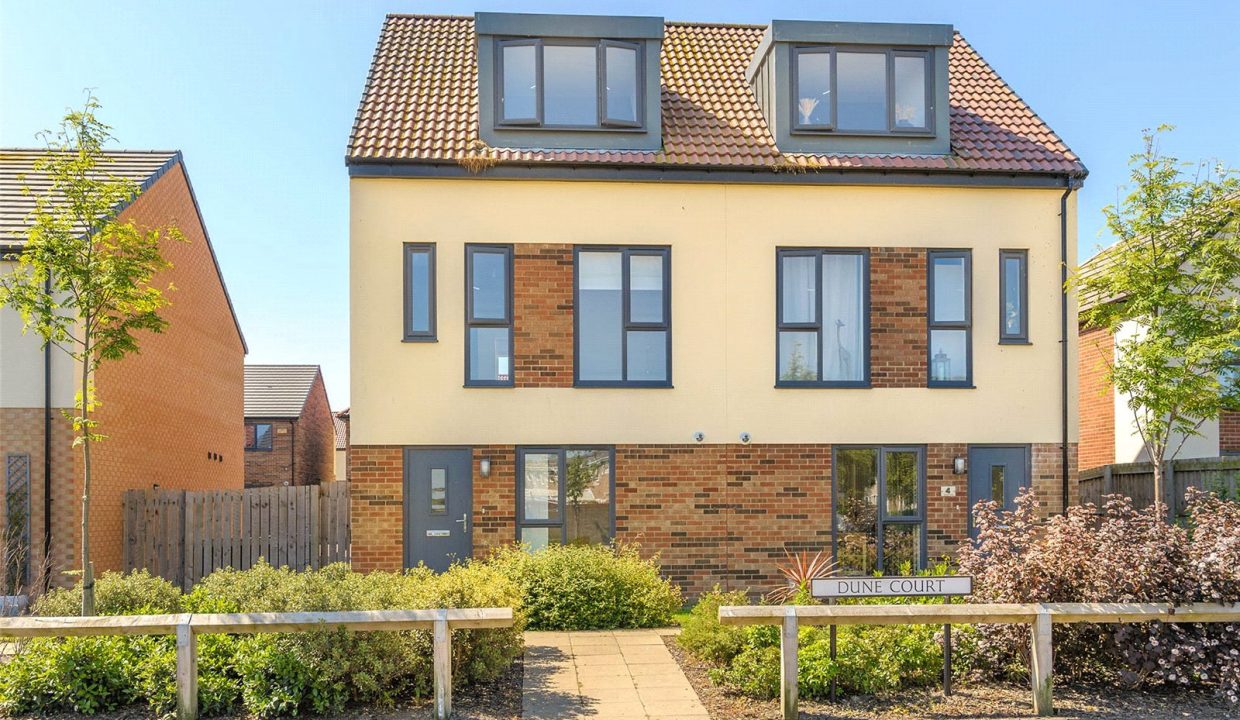  Semi-detached house For Sale