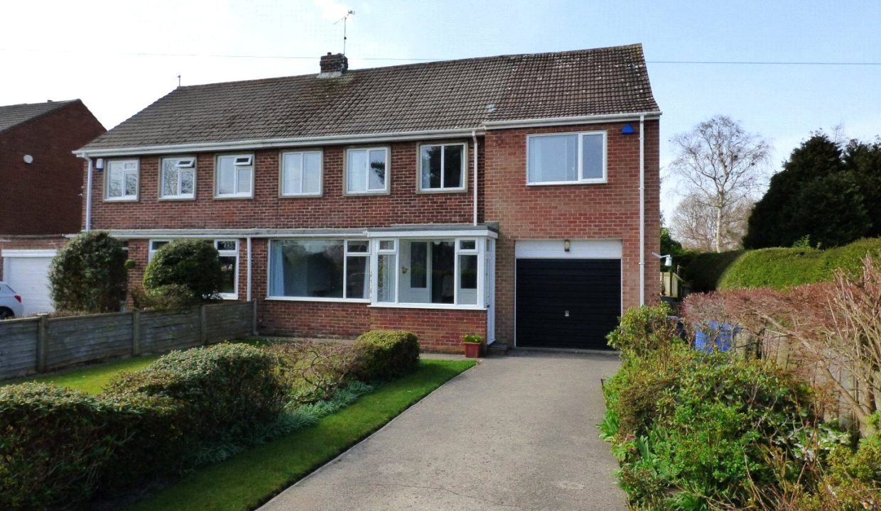  Semi-detached house To Let