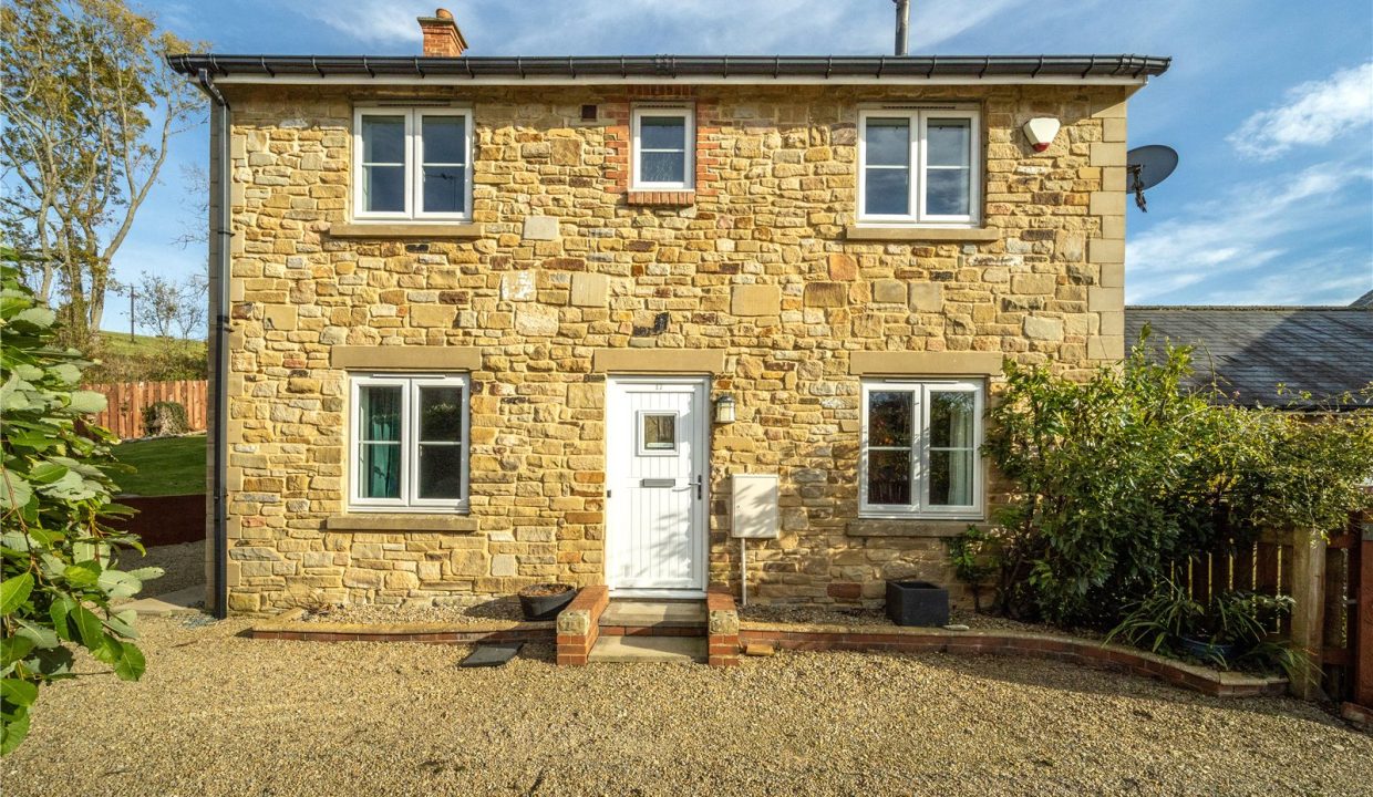  Semi-detached house To Let