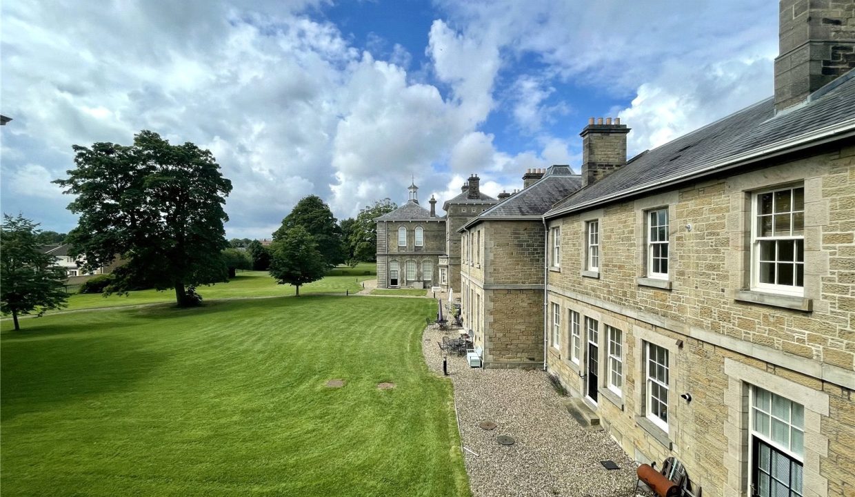  Apartment To Let