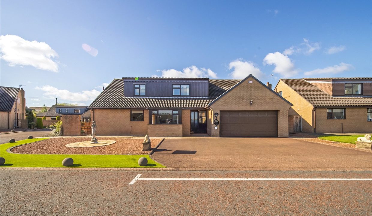  Detached bungalow For Sale