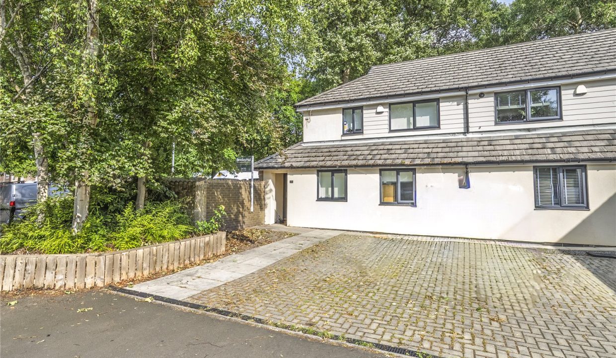  Terraced House For Sale