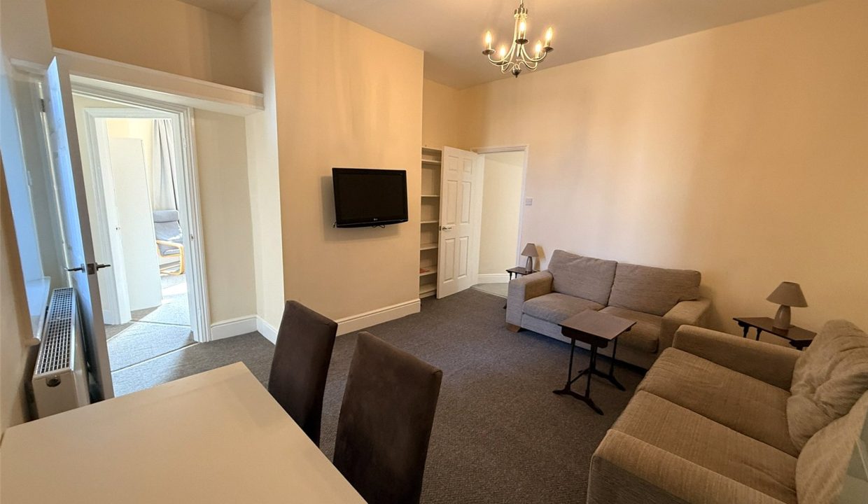  Flat To Let