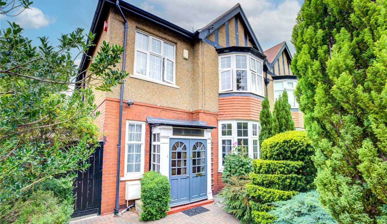  Semi-detached house For Sale