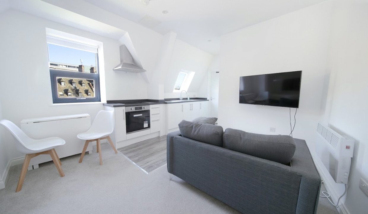  Apartment To Let