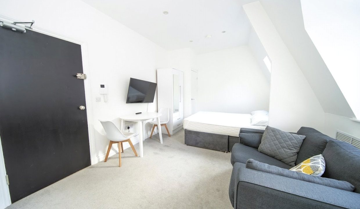  Apartment To Let