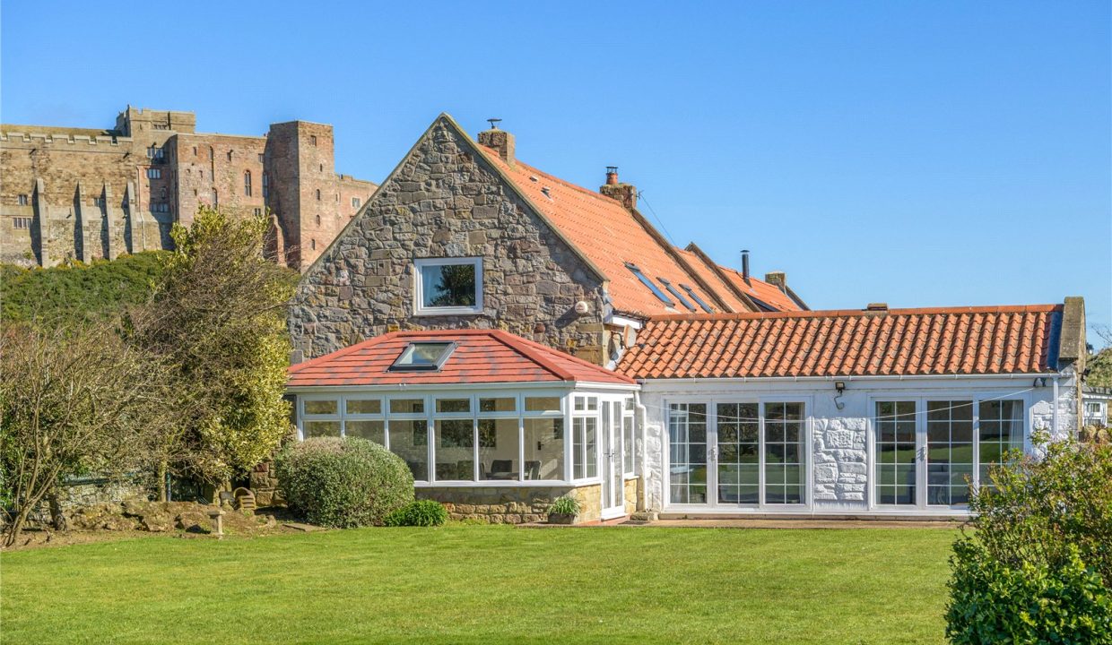  End of terrace house For Sale