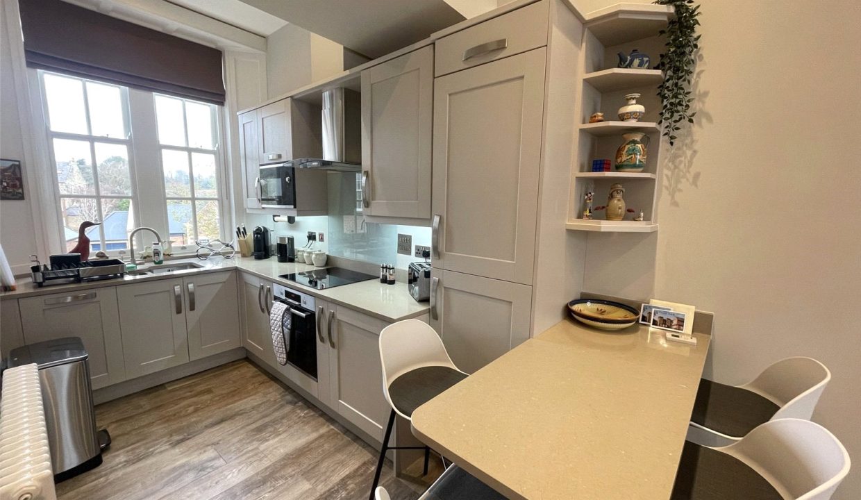  Apartment To Let