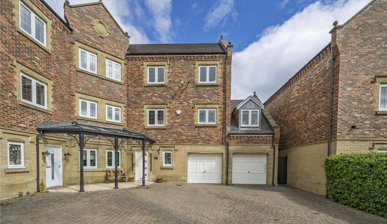 5 bedroom Semi-detached house For Sale