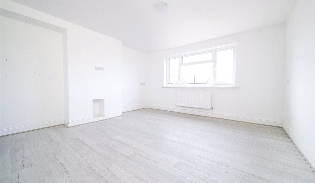  Flat To Let