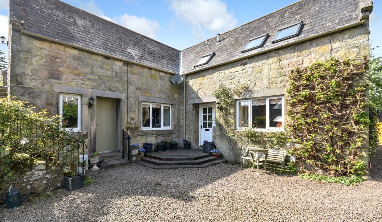 3 bedroom Detached house To Let