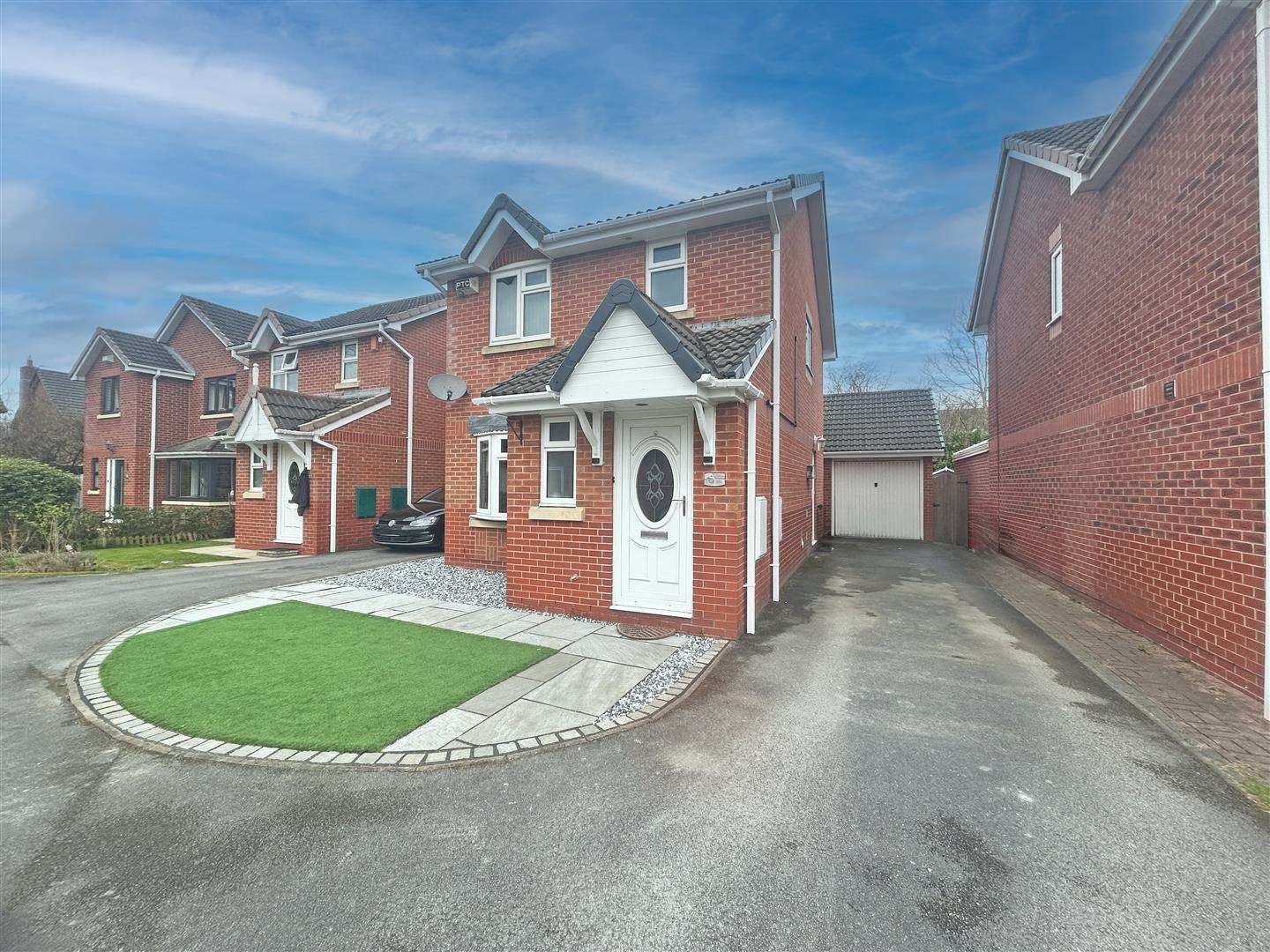 3 bedroom Detached house For Sale